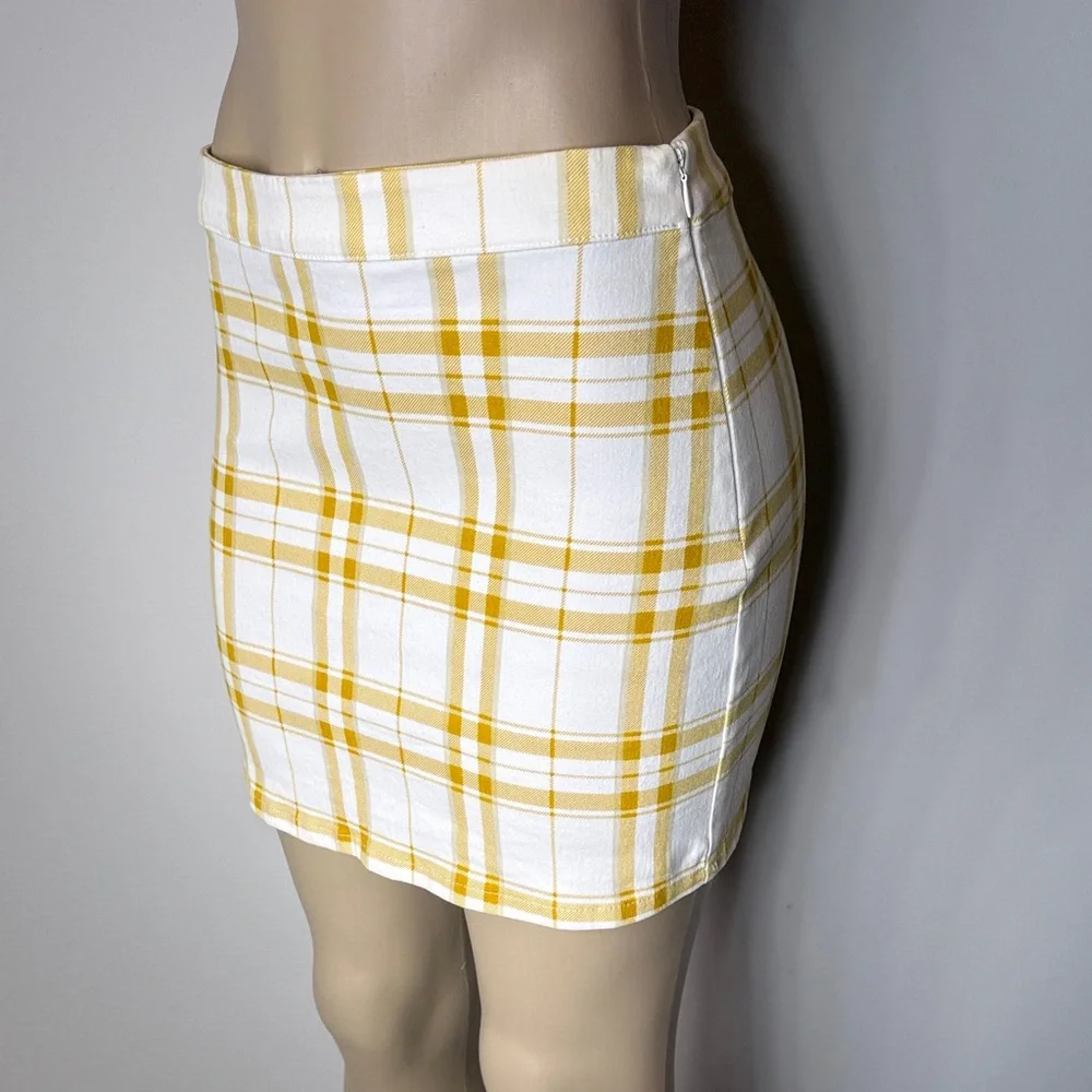 Forever 21 White and Yellow Plaid Mini Skirt - Picture 2 of 7